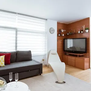 Two Bedroom Townhouse Within 10min Walk From Beach Apartamento